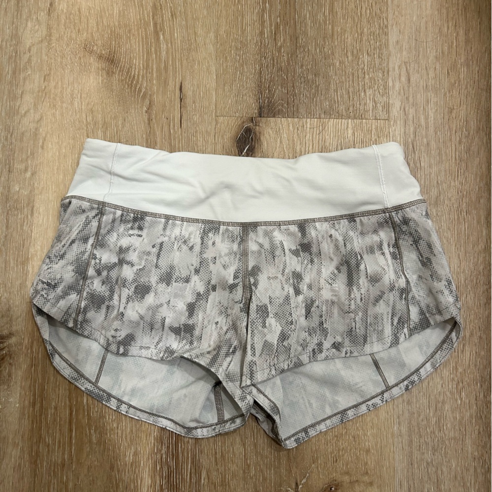 Lululemon Speed Shorts in City Breeze Alpine White Color - Size 2, 2.5 inch